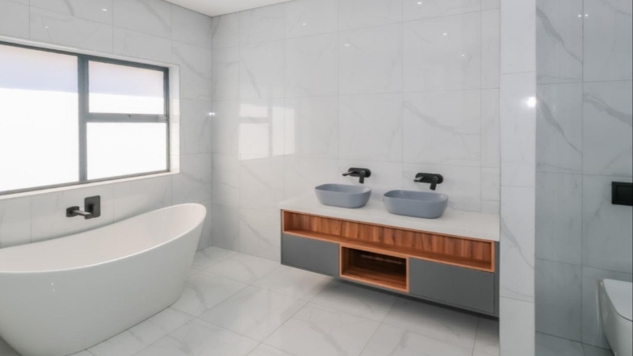 5 Bedroom Property for Sale in Leloko Lifestyle Estate North West
